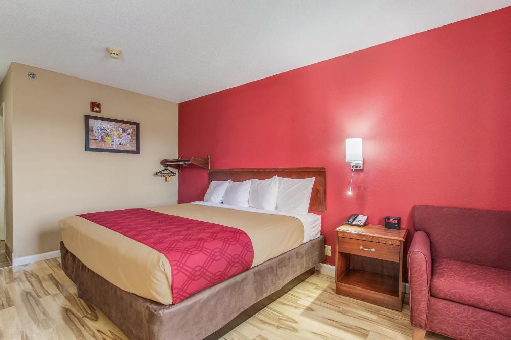Queen Room - Non-Smoking interior